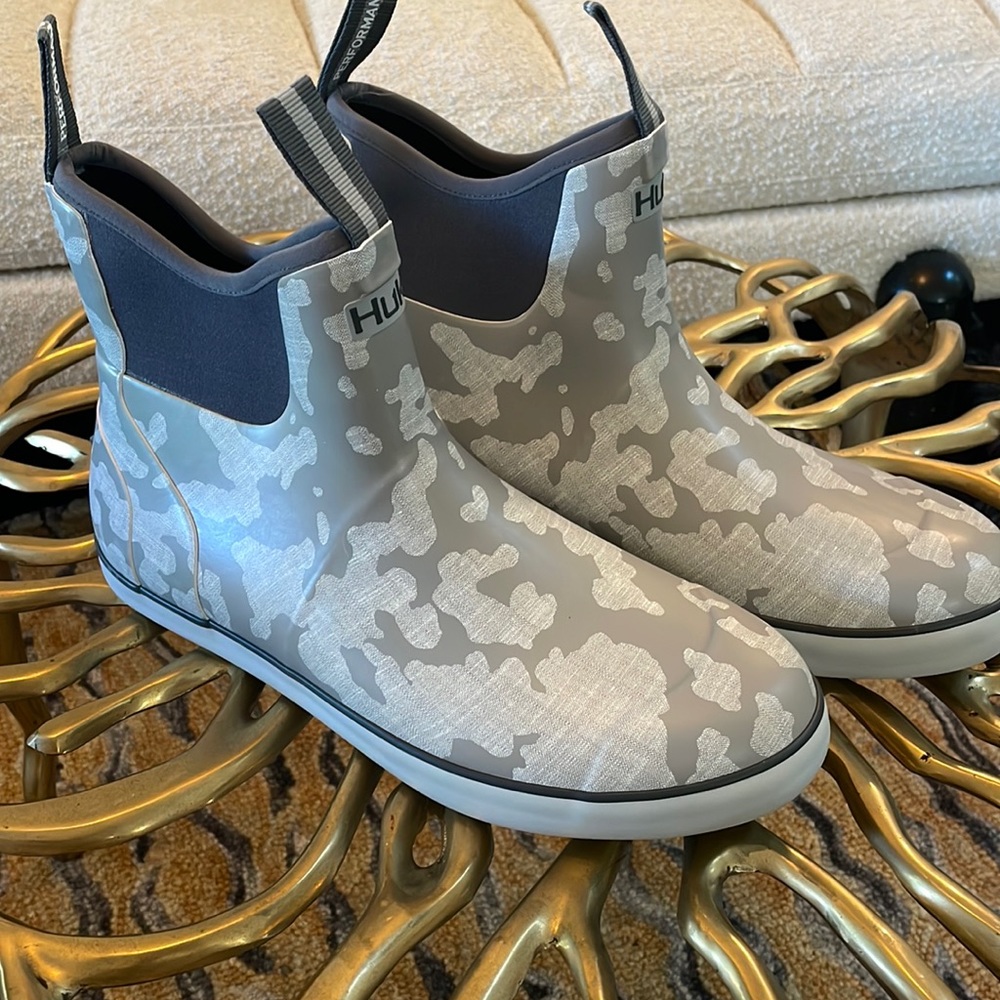 Huk Rogue Wave Boots - Light Grey Camo - Size 11 - NWOT